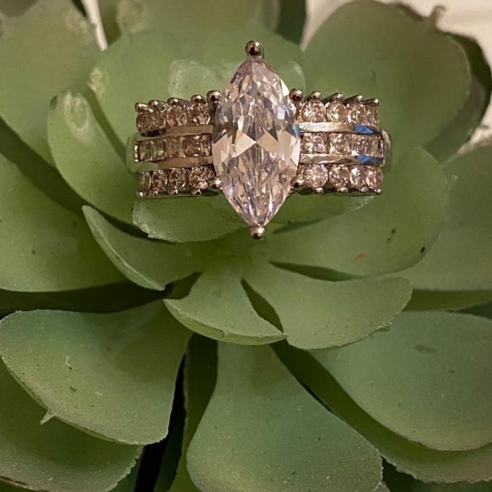 wedding ring - Picture 10 of 11